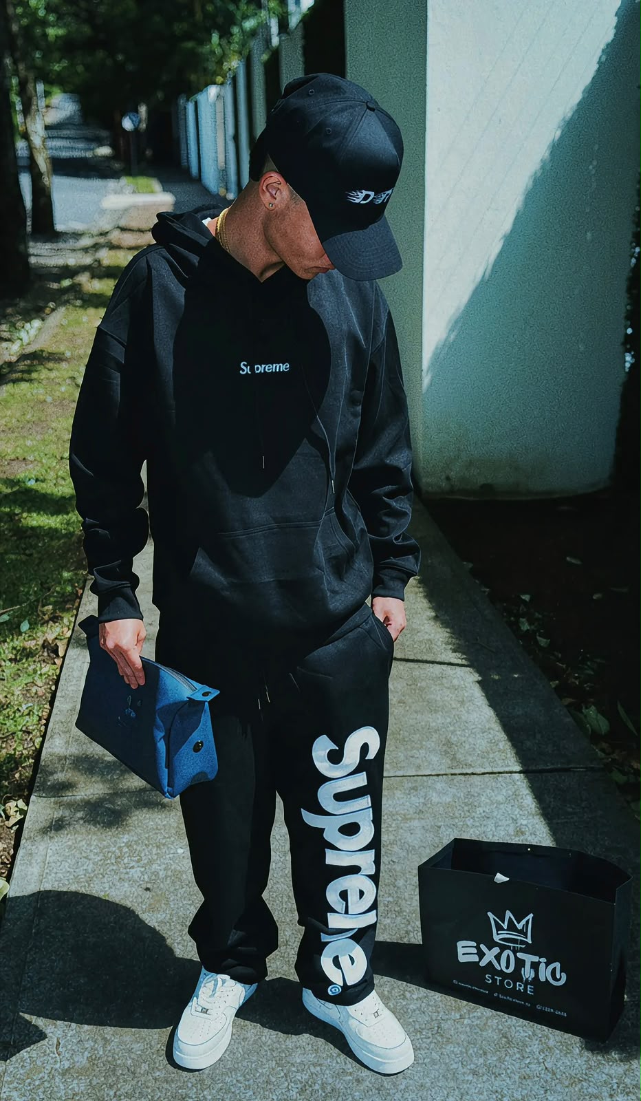 SUPREME CHENILLE APPLIQUÉ