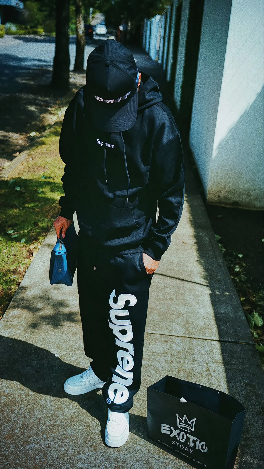 SUPREME CHENILLE APPLIQUÉ