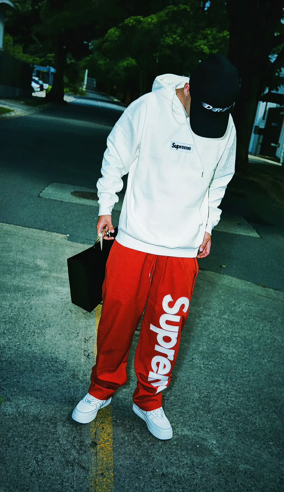 SUPREME CHENILLE APPLIQUÉ
